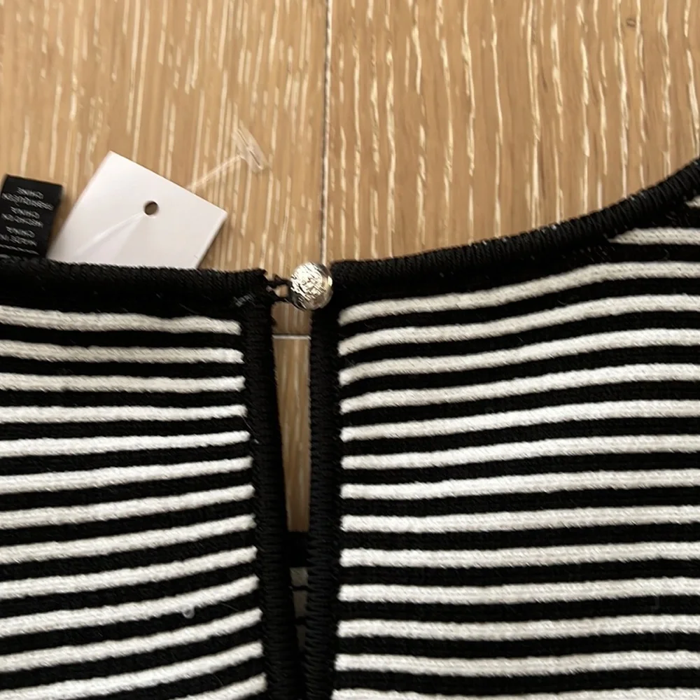 NWT White House Black Market Sleeveless Graphic Dot Sweater - Picture 3 of 4